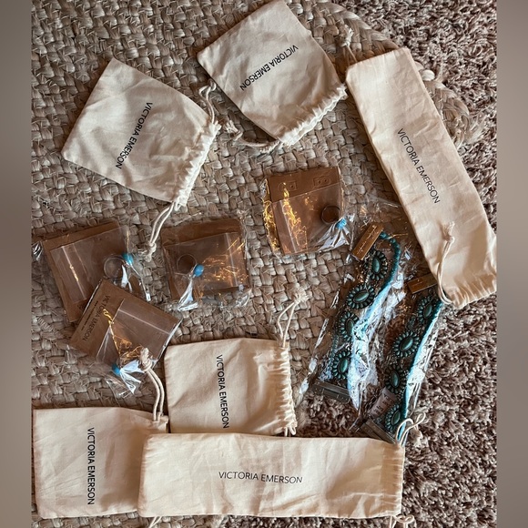 New Victoria Emerson Jewelry - Picture 1 of 1